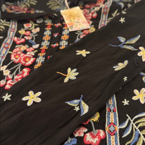 Johnny Was heavily embroidered Garden Party blouse NWT - Picture 14 of 14